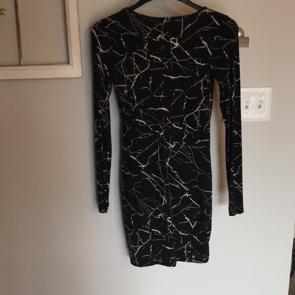 H&M Basics Fitted Long Sleeved Dress - Picture 3 of 7